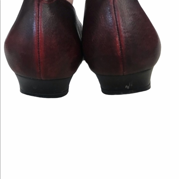 Marc Jacobs Red Burgundy Pointed Toe Kitten Heel Flats - Picture 7 of 9